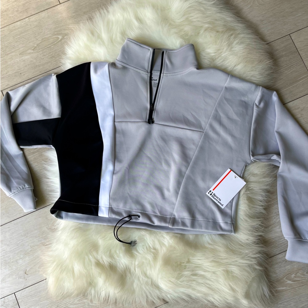 Sports Illustrated 3/4 Zip Up. Athletic Top